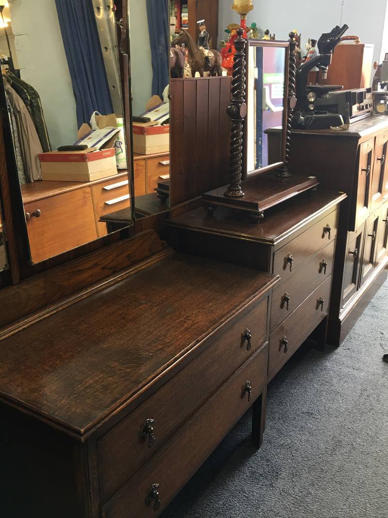 Oak dressing chest and chest of drawers - Image 2 of 3