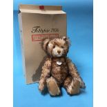 A boxed modern Steiff bear, '1926'