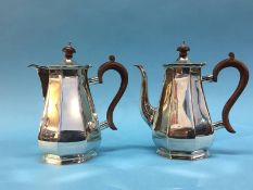 A silver coffee pot and water jug, Sheffield, 1972, makers marks Goldsmiths and Silversmiths, weight