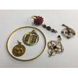 Quantity of assorted gold coloured jewellery