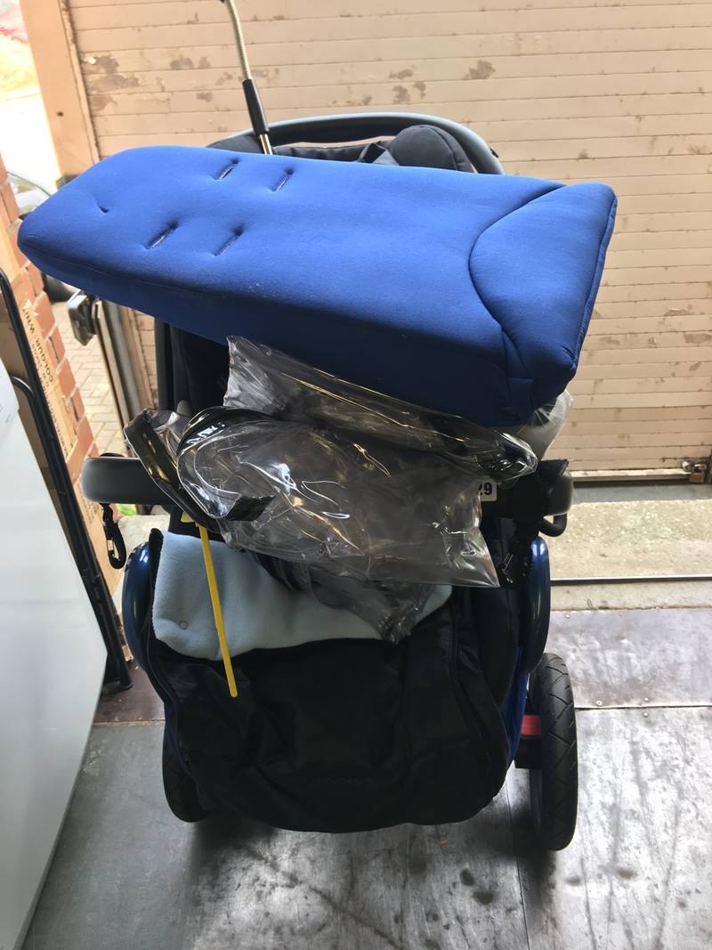 A Maxi Cosy 'Quinny' pushchair and car seat (as new) - Image 5 of 5