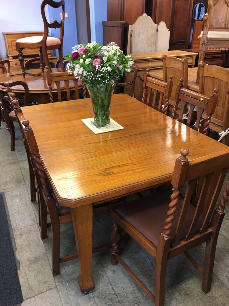 An oak dining table and a set of six barley twist chairs - Image 2 of 2