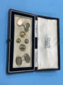 Cased part set of shirt studs and a pair of 9ct gold cufflinks, total 5.9g