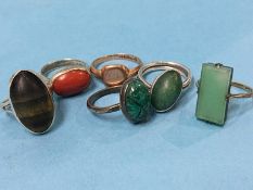 A 9ct gold signet ring and five others