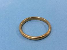 A 22ct gold wedding band, 3.3g