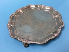 A silver tray with beaded edge, Walker and Hall, Sheffield, 1911, 14.4oz