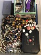 Quantity of costume jewellery