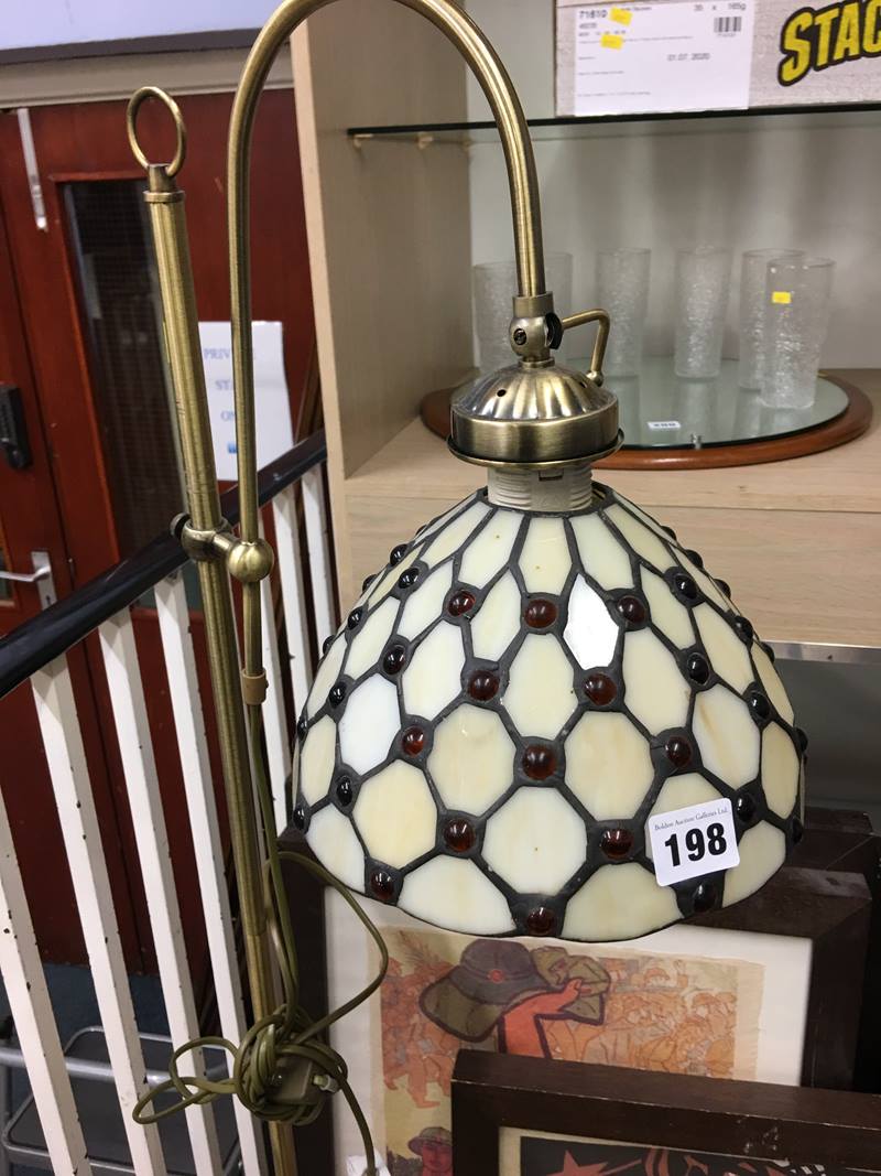 Standard lamp with Tiffany style shade - Image 2 of 2