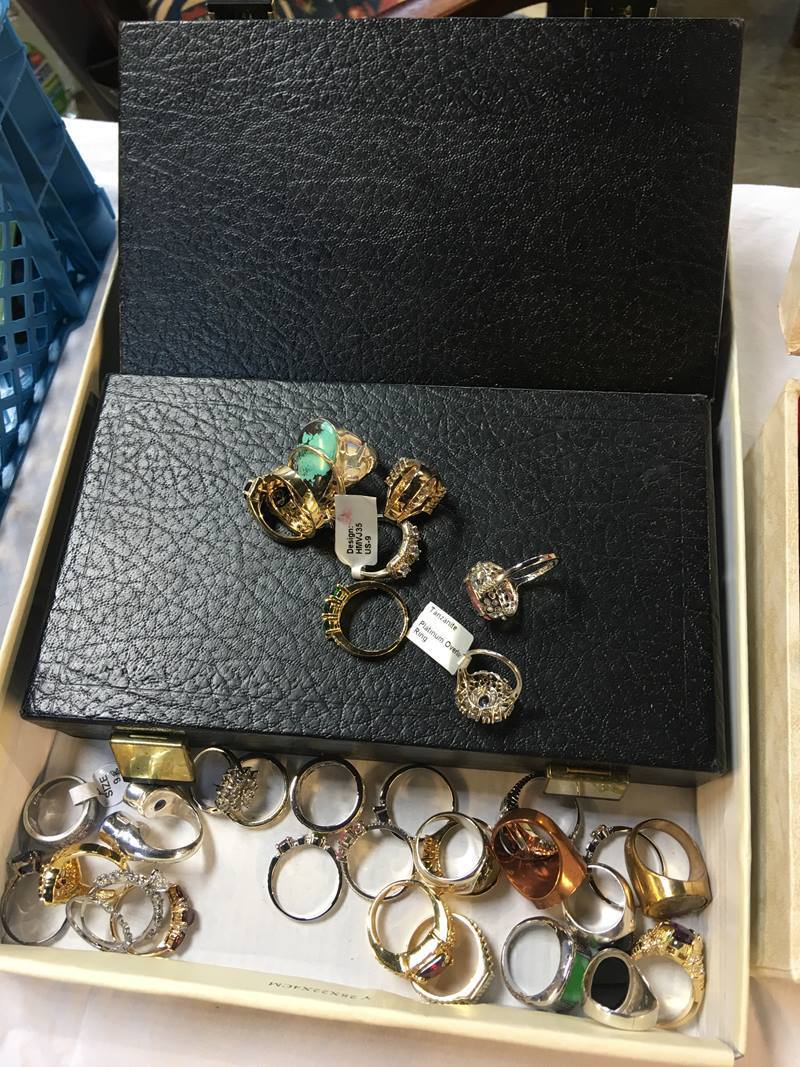 A quantity of dress rings