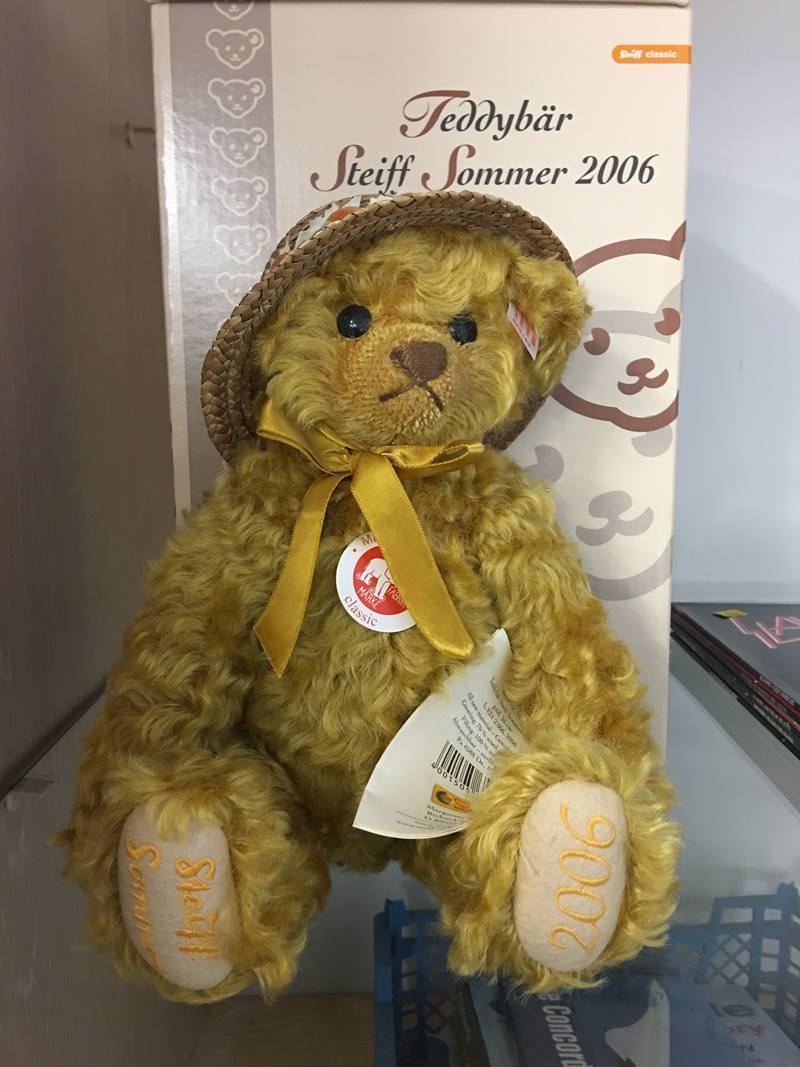 Boxed Steiff Classic bear