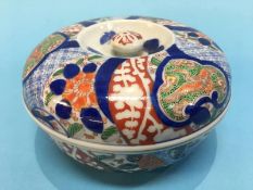 An Oriental Imari lidded pot, two character mark to base