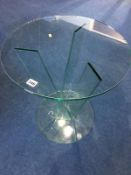 A green apple glass table