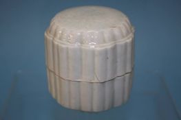 A Chinese Sung Dynasty celadon box and cover, 8cm high, 7cm diameter