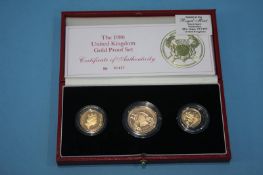 A 1986 UK gold proof set, £2 coin full and a 1/2 sovereign