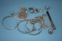 Assorted silver jewellery, cigarette holder etc.