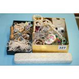 Quantity of costume jewellery