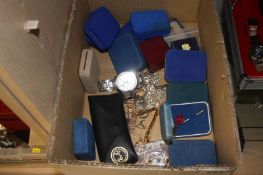 Assorted jewellery, silver necklace etc.