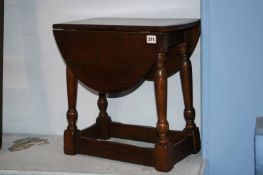 An oak gateleg occasional table