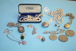 Bag of assorted jewellery