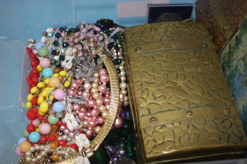 Quantity of assorted costume jewellery, in two boxes - Image 2 of 2