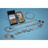 A silver mounted cased vanity set, together with assorted silver jewellery