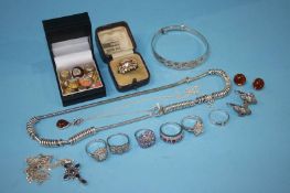 A silver mounted cased vanity set, together with assorted silver jewellery