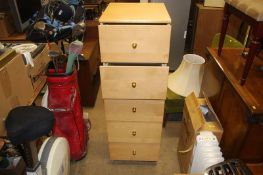 Narrow chest of drawers