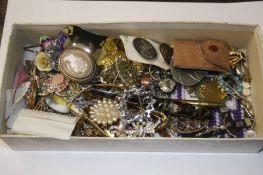 Quantity of costume jewellery