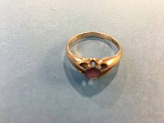 A 9ct gold ring, 2.7g