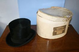 Top hat and case, head hole approx. 20cm x 16cm