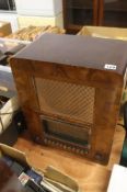 Deco walnut radio