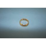 An 18ct gold wedding band, size 'M', weight 6.7 grams