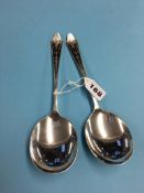 A pair of Sheffield silver spoons, 5.4oz / 169 grams