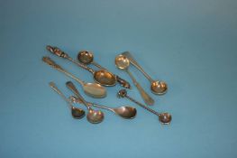 Five silver salt spoons and four silver coloured spoons (9)