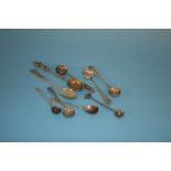 Five silver salt spoons and four silver coloured spoons (9)