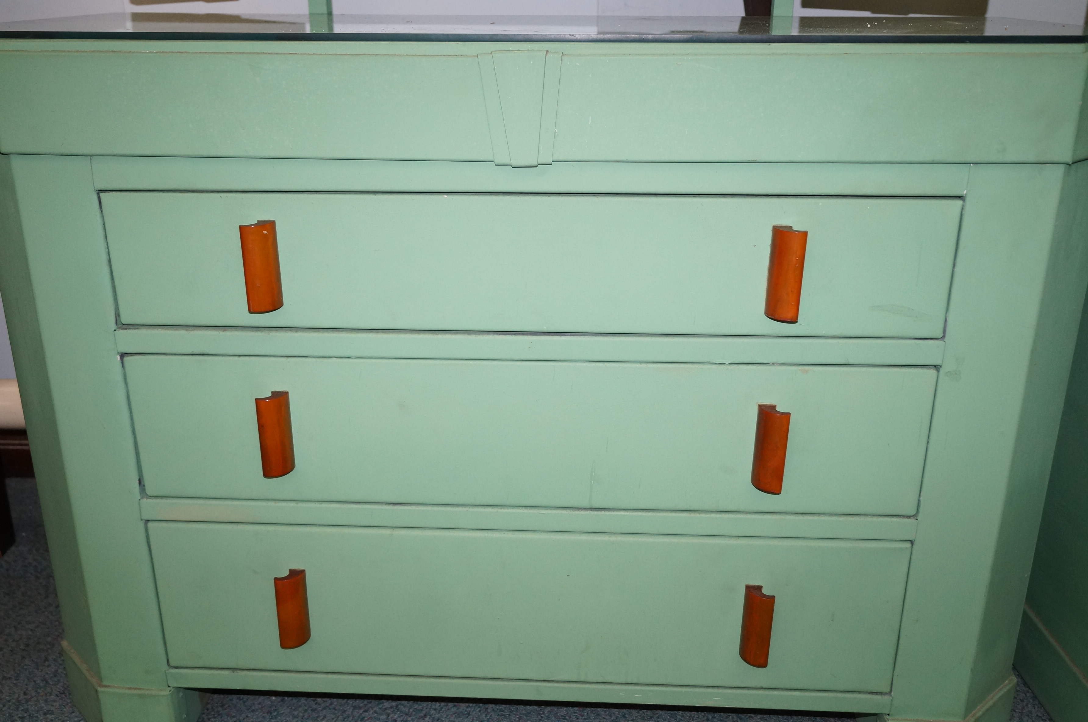 Unusual metal art deco bedroom suite, comprising dressing table, two wardrobes, headboard and - Image 4 of 9