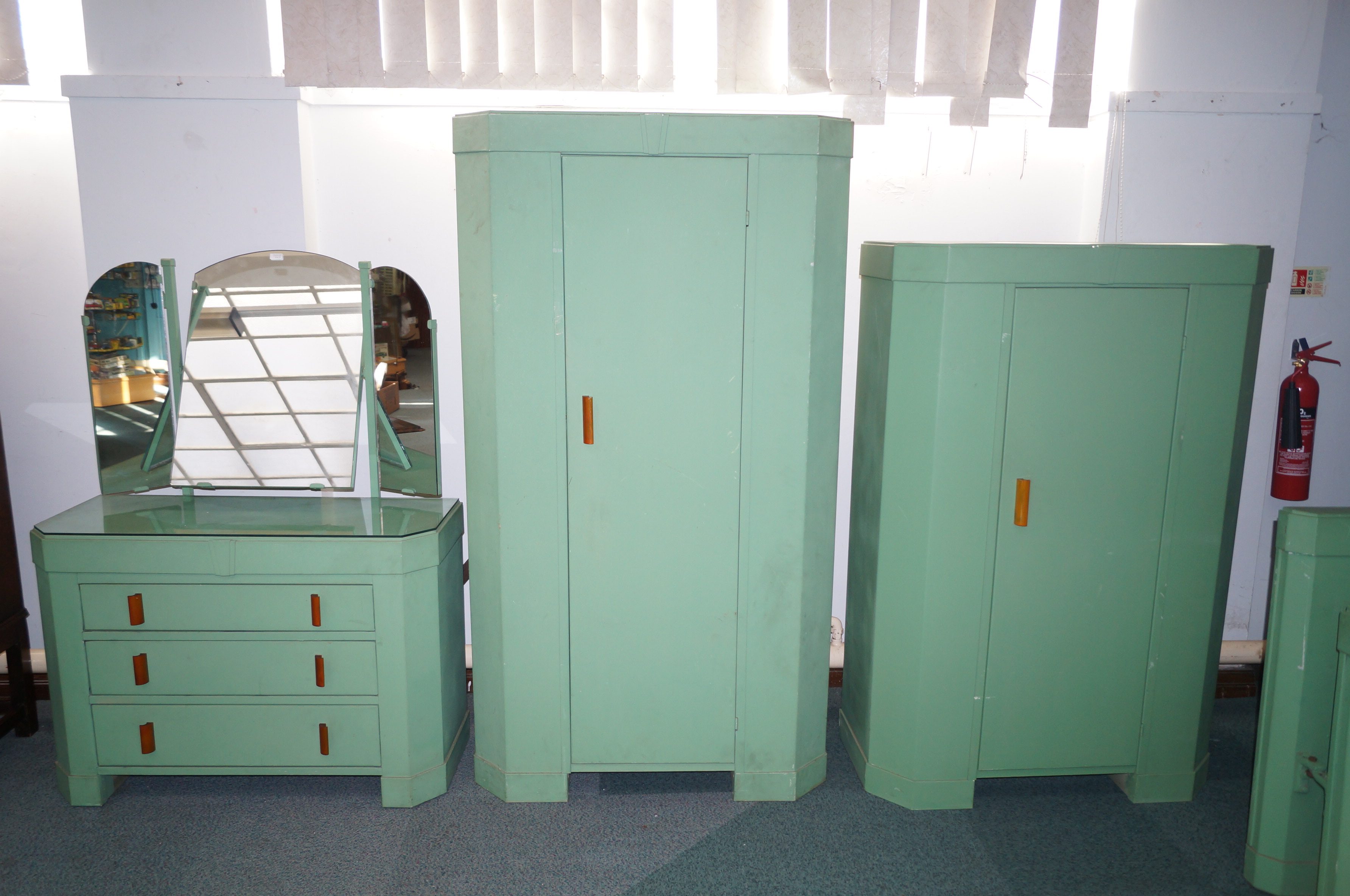 Unusual metal art deco bedroom suite, comprising dressing table, two wardrobes, headboard and - Image 6 of 9