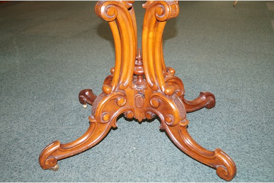 Victorian walnut tilt-top table, scolled supports - Image 2 of 2