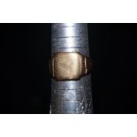 9ct gold signet ring Size T - 4.3 grams