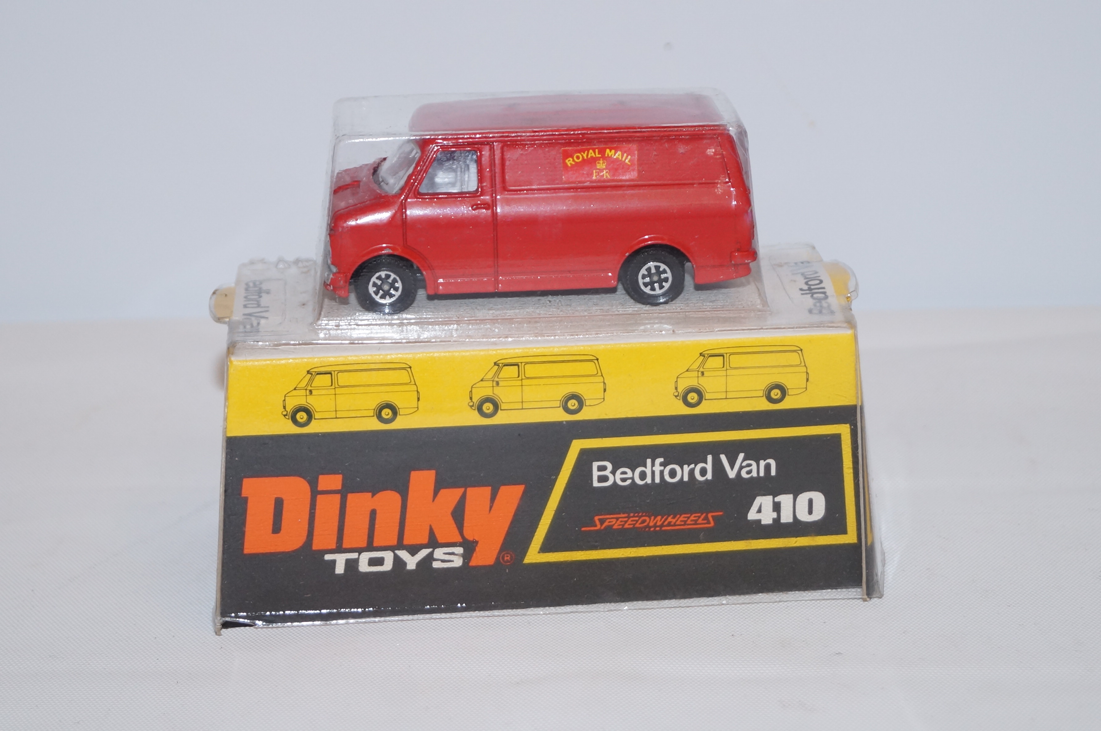 Dinky toys 410 Bedford van - Royal mail - speed wh