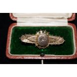 9ct Gold pin brooch set with central diamond Weigh