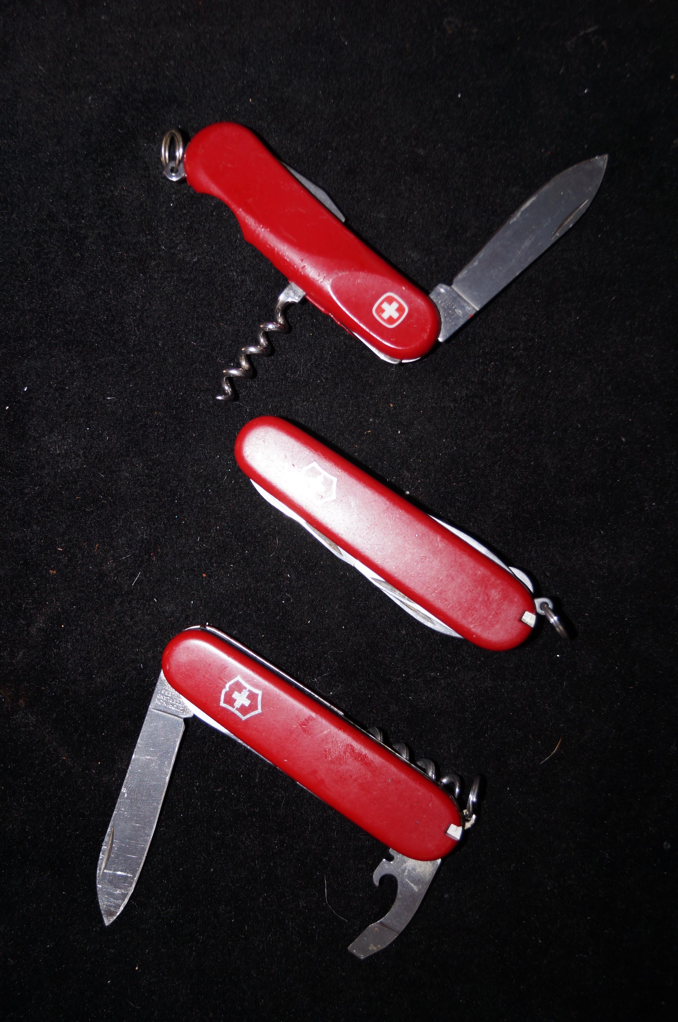 3 Victorinox Swiss army knives