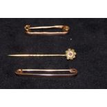 3x 9ct Gold pin brooches 5.2 g