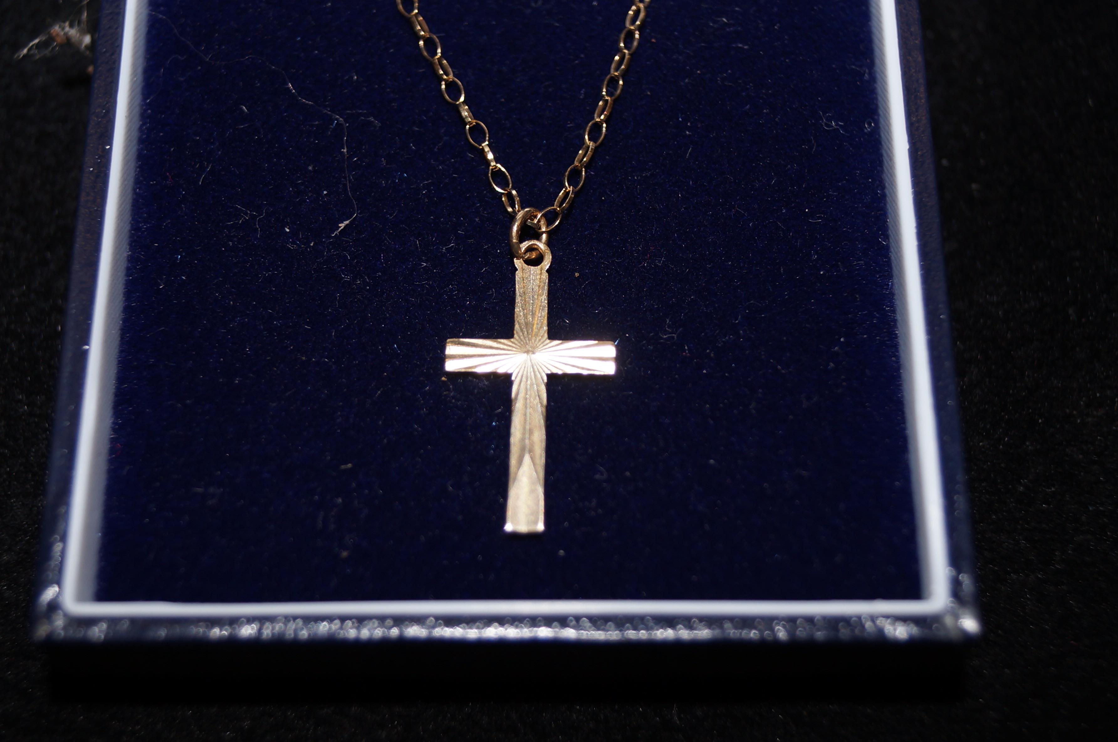 9ct Gold cross & chain