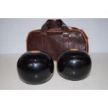 Set of ladies bowls