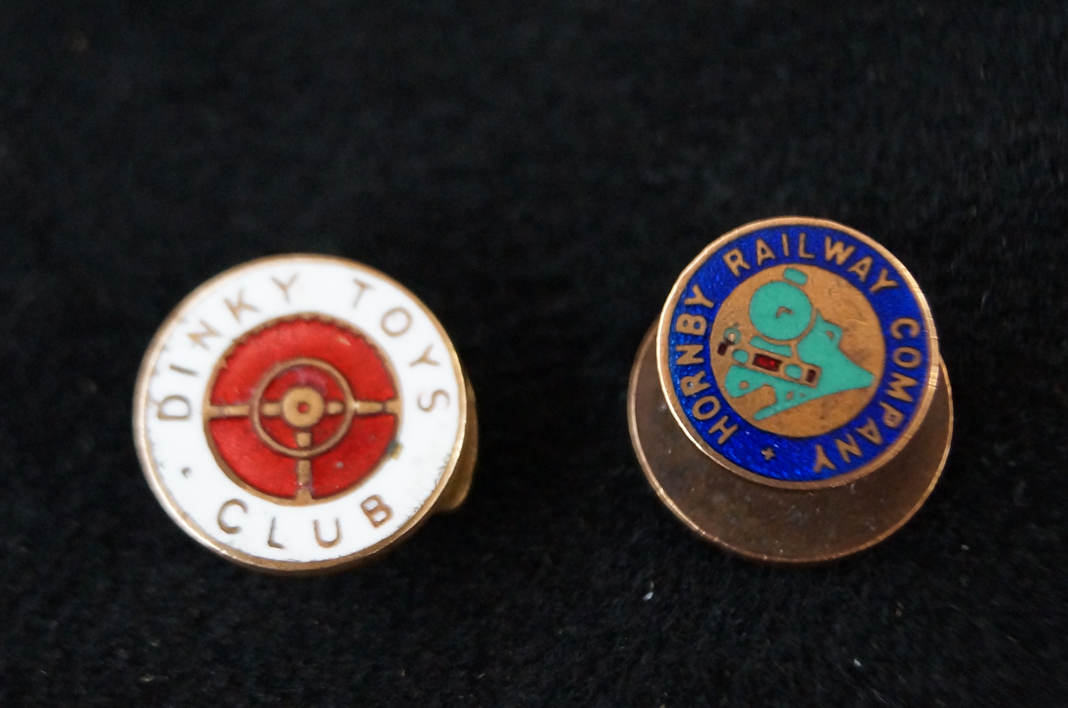 2 Vintage enamel button badges, Hornby railway com