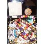 Jappand jewellery box containing jewellery & swatc