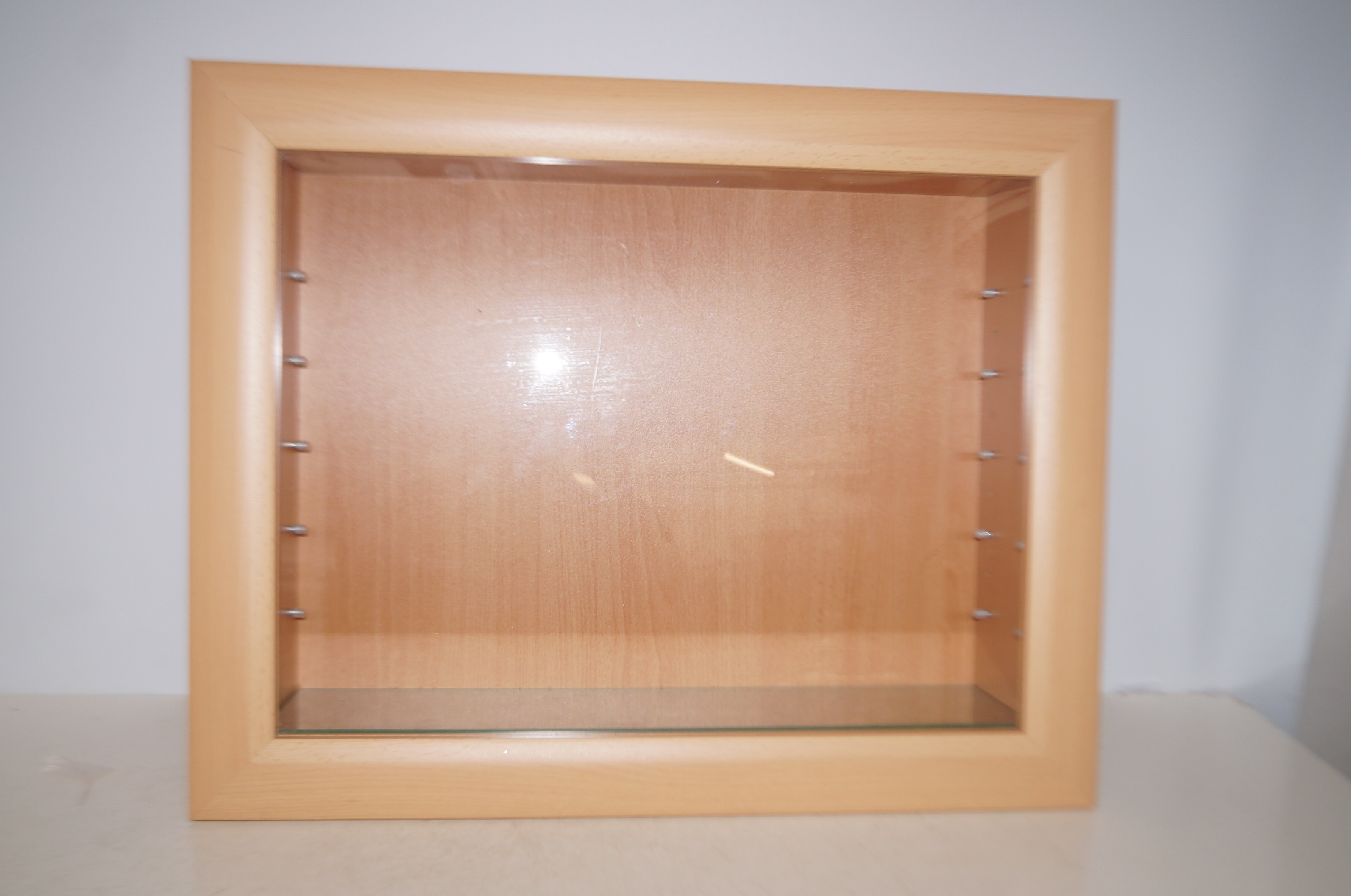 Wall mounted display cabinet with 5 shelves