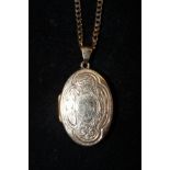 9ct Gold locket & necklace Weight 9.8g