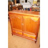 Solid hardwood cabinet enclosing 2 shelves & 2 apr